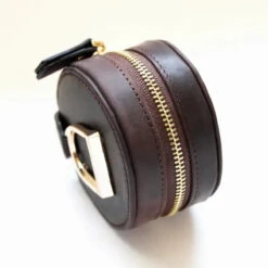 Oakbark & Chrome Stirrup Accessory Keeper -Best Equestrian Shop AK HAV 001 oakbarkandchrome.stirrupaccessory.havana4